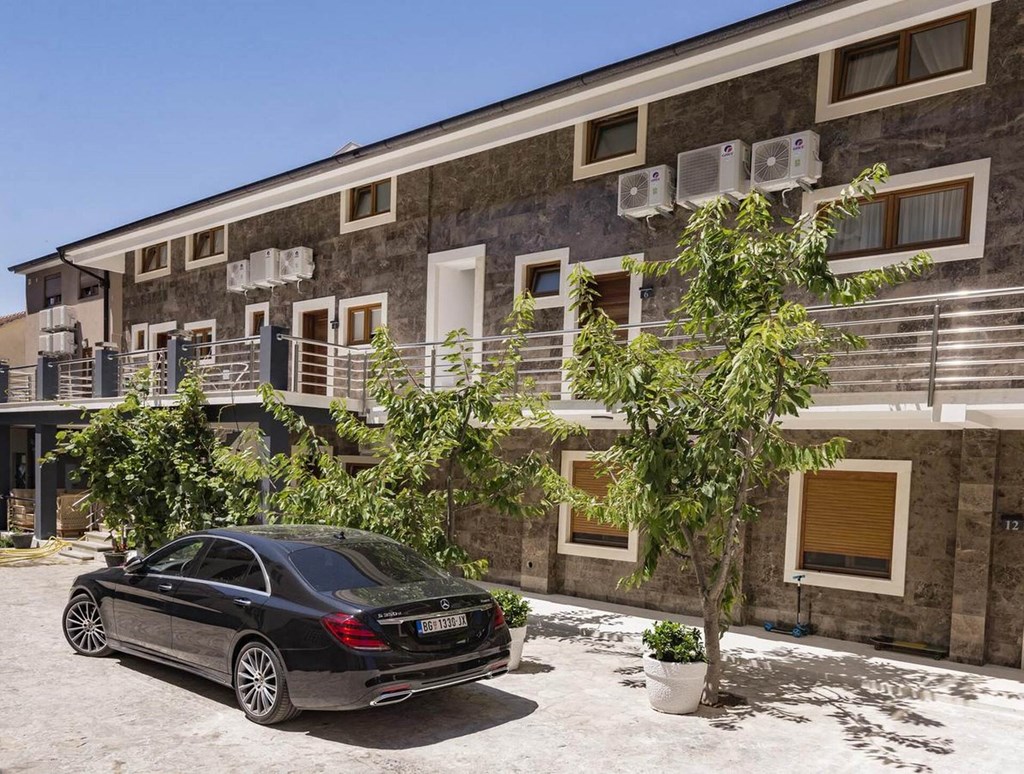 WAIKIKI APARTMENTS: General view