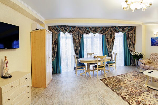 Franczuzskij kvartal Otel`: Люкс 2-местный 2-комнатный