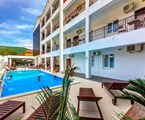 Azariya Hotel: Внешний вид