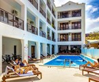 Azariya Hotel: Территория