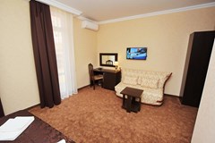 Oskar Hotel: Стандарт 3-местный 1-комнатный с балконом - photo 24