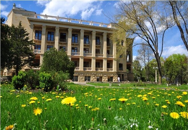 Sanatorium im. Ordzhonikidze: Территория