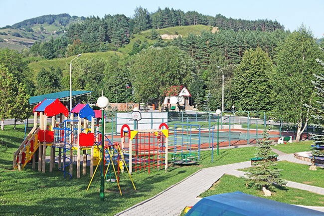Villa Arnest  Sanatorium: детская площадка