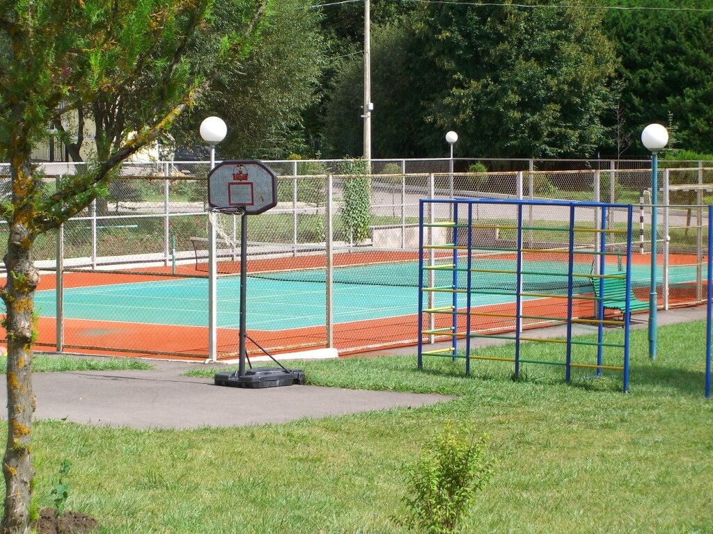 Villa Arnest  Sanatorium: Теннисный корт