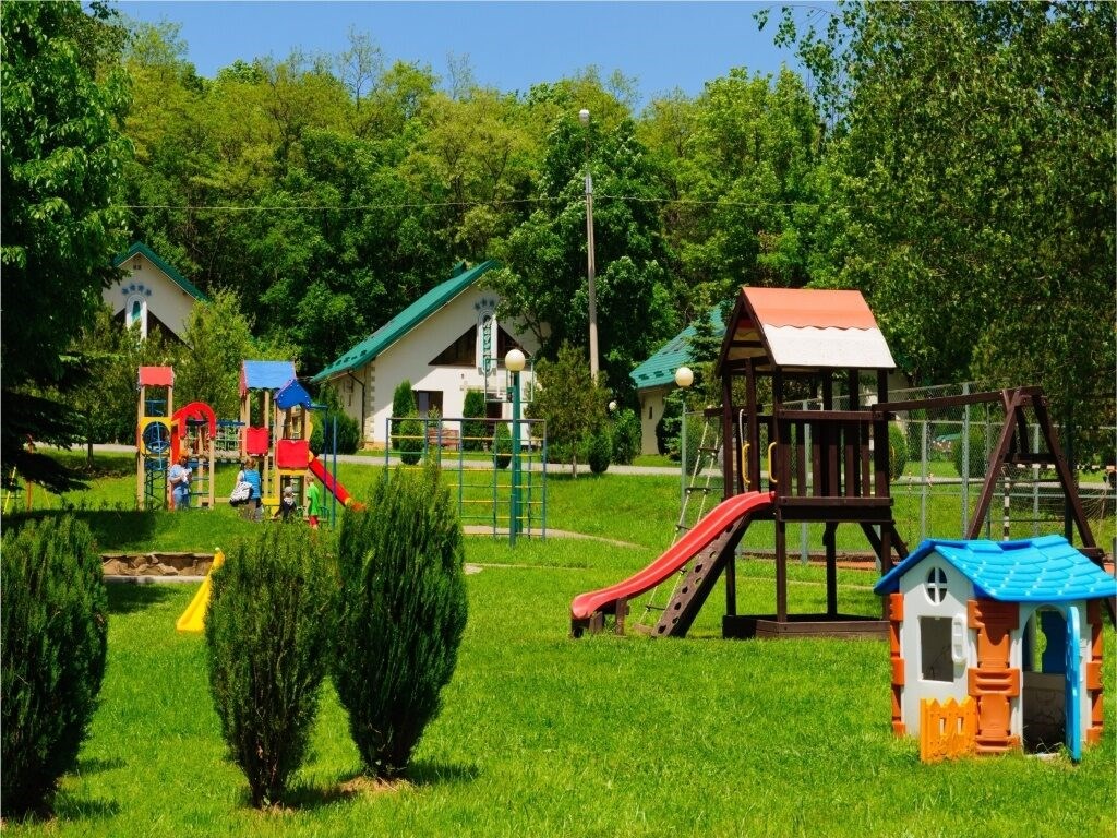 Villa Arnest  Sanatorium: Детская площадка