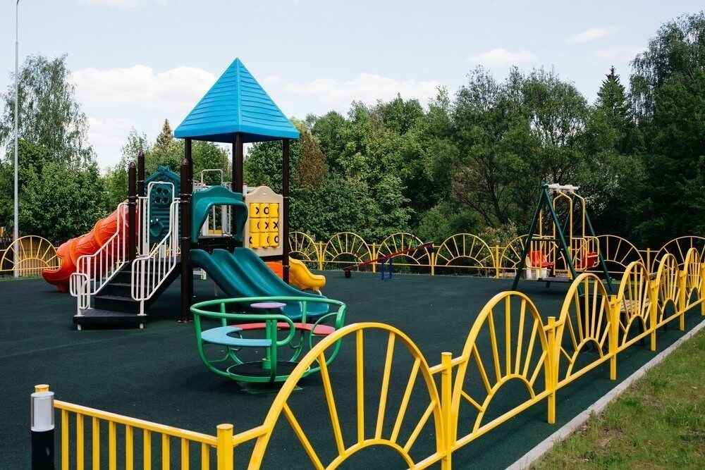 AMAKS Kurort Krasnaya Paxra Otel`: Детская площадка