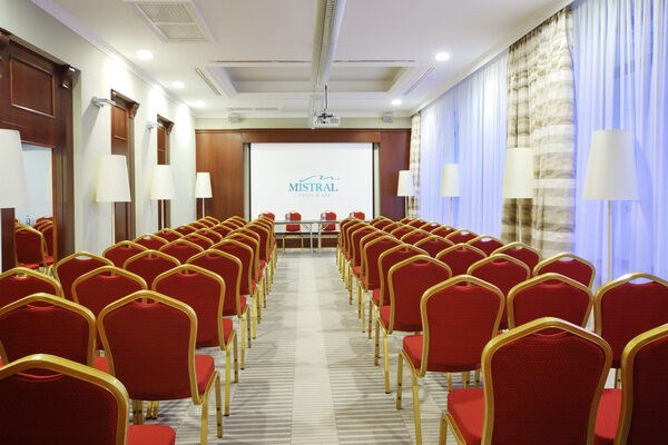 MISTRAL HOTEL & SPA Otel`: Конференц зал