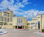 MISTRAL HOTEL & SPA Otel`: Территория