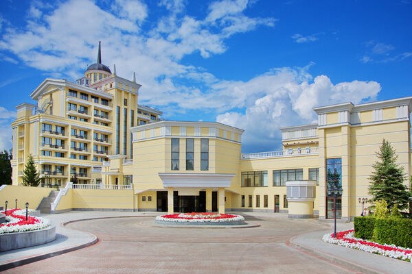 MISTRAL HOTEL & SPA Otel`: Территория