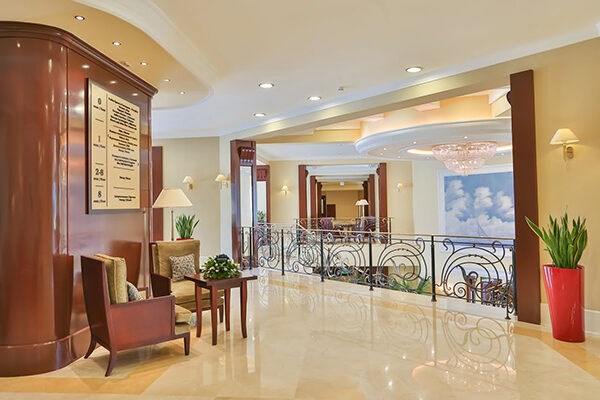 MISTRAL HOTEL & SPA Otel`: Холл