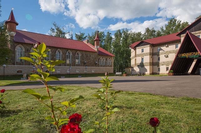 Dzhungli Otel`: Внешний вид