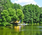 Vozdvizhenskoe Park-otel`: Вид с летнего кафе на пруды