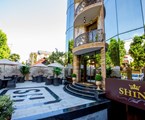 Shine House Otel`: Территория