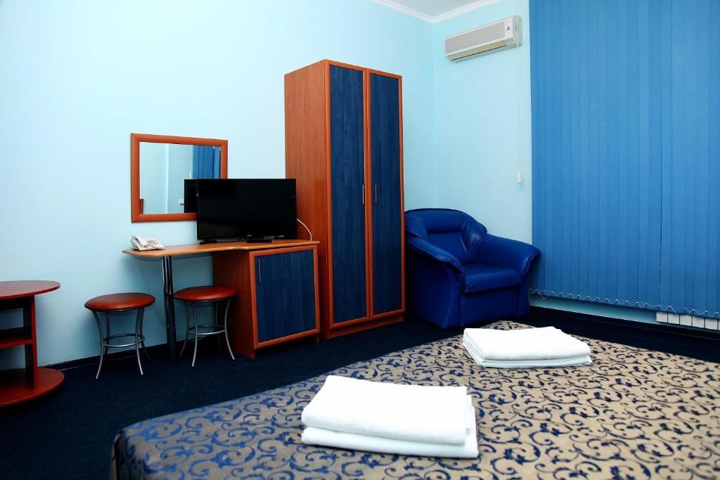 Rus` otel` ( Veseloe) Otel`: Стандартный 3-местный с балконом