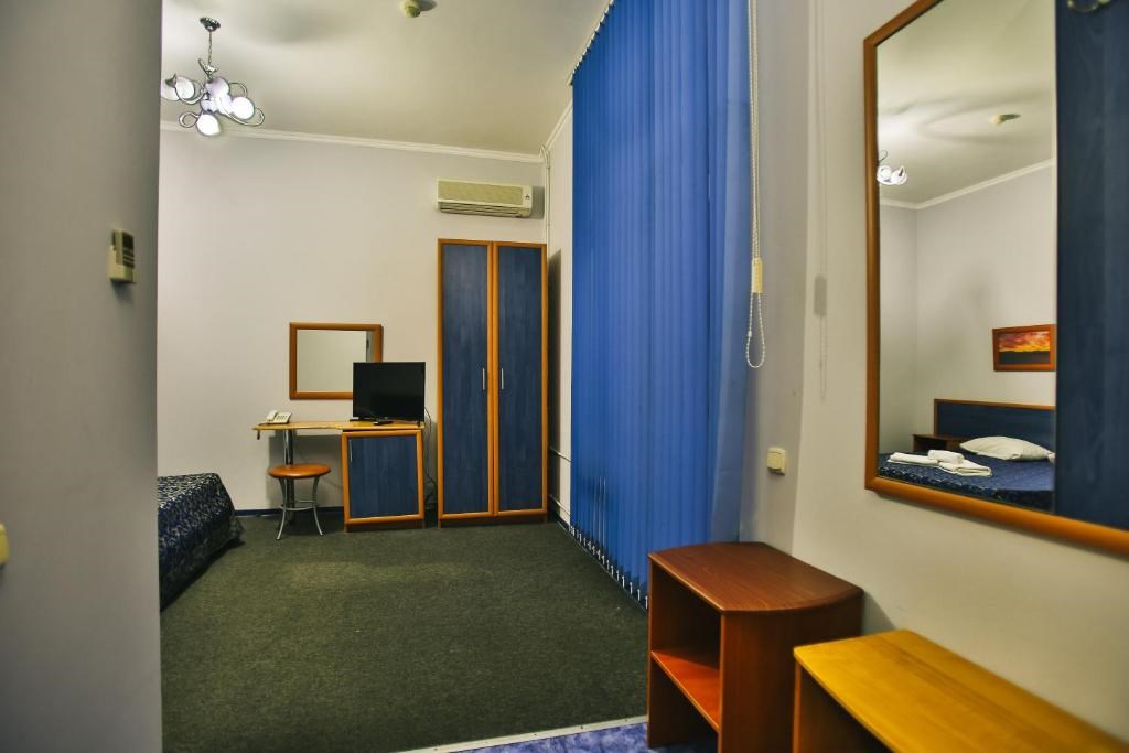 Rus` otel` ( Veseloe) Otel`: Стандартный 2-местный с балконом (2 отдельные кровати/1 двуспальная) Стандартный 2-местный с балконом