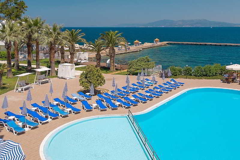 Le Bleu Hotel & Resort: Pool