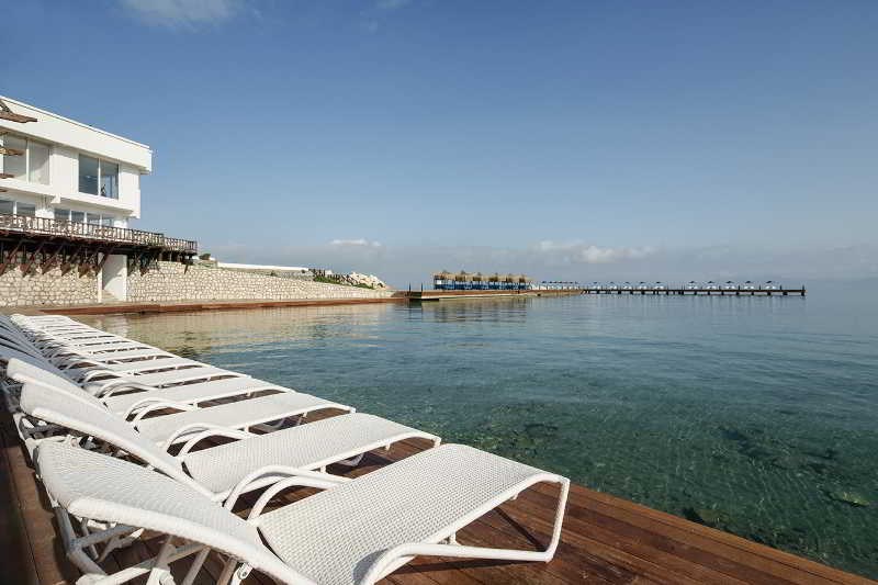 Le Bleu Hotel & Resort: Beach