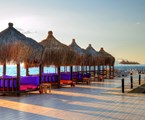 Le Bleu Hotel & Resort: Beach