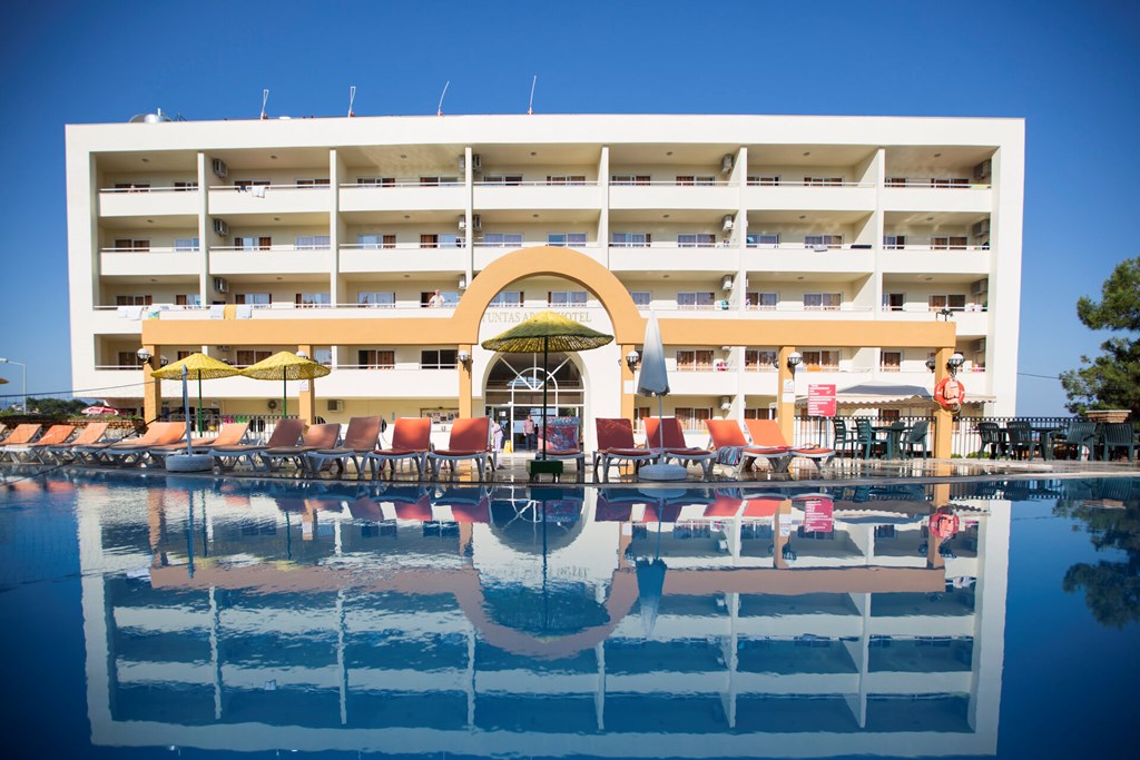 Tuntas Family Suites Kusadasi: General view