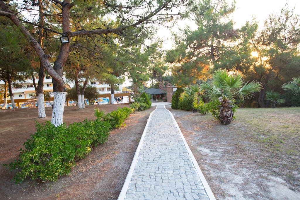 Tuntas Family Suites Kusadasi: General view