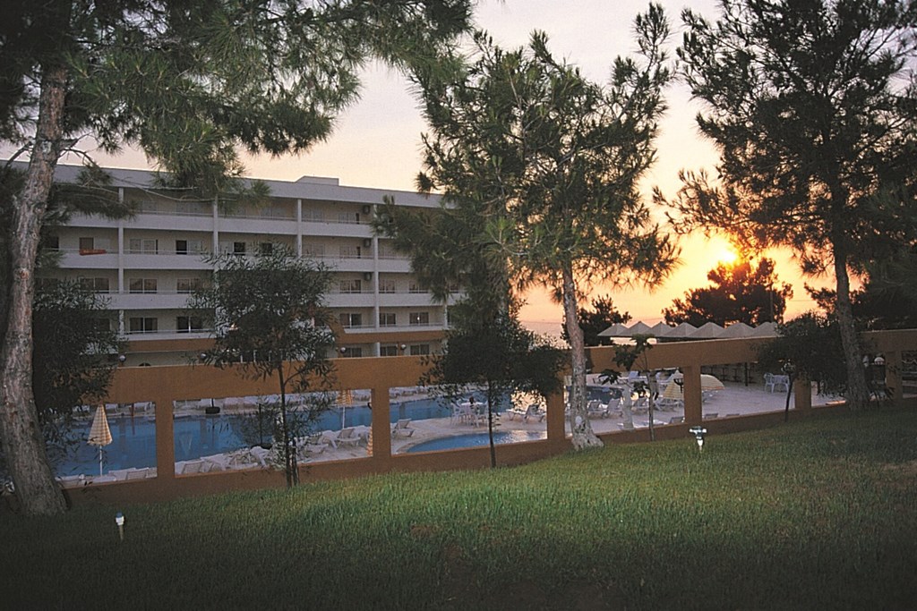 Tuntas Family Suites Kusadasi: General view