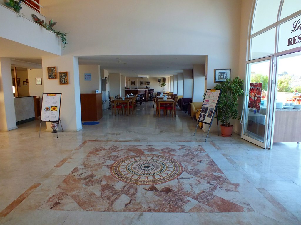 Tuntas Family Suites Kusadasi: Lobby