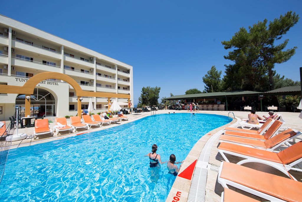 Tuntas Family Suites Kusadasi: Pool