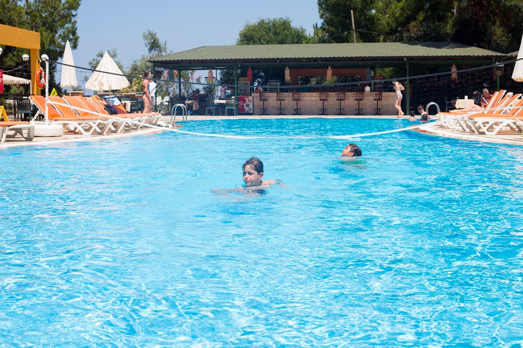 Tuntas Family Suites Kusadasi: Pool