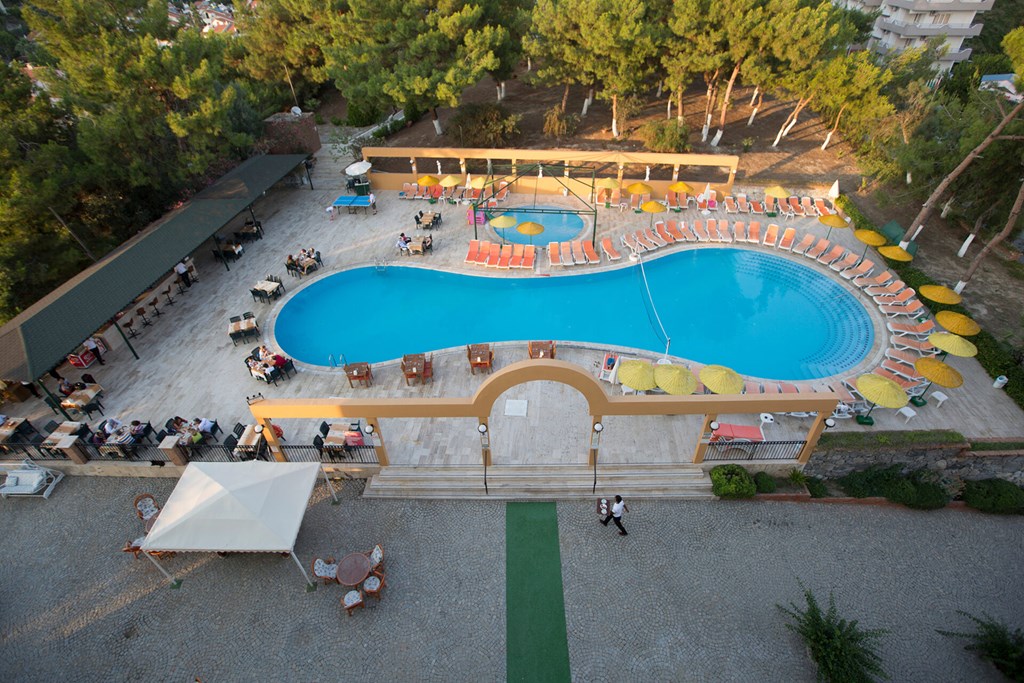 Tuntas Family Suites Kusadasi: Pool