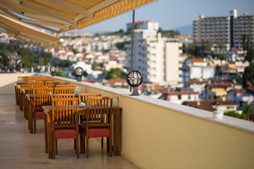 Tuntas Family Suites Kusadasi: Restaurant