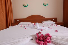 Tuntas Family Suites Kusadasi: Room - photo 22