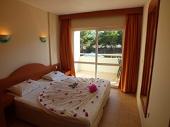 Tuntas Family Suites Kusadasi: Room DOUBLE LAND VIEW - photo 37