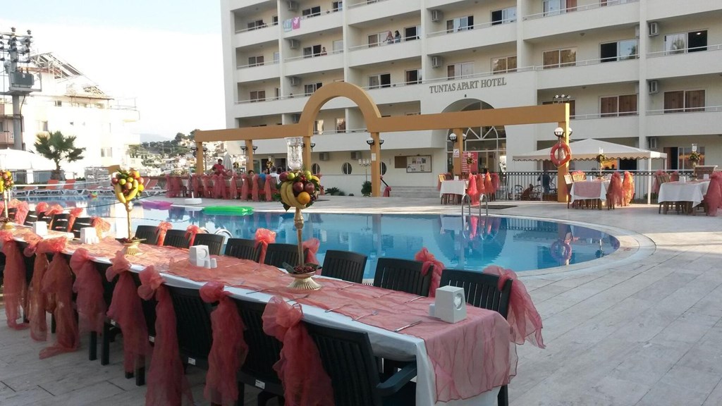 Tuntas Family Suites Kusadasi: Terrace