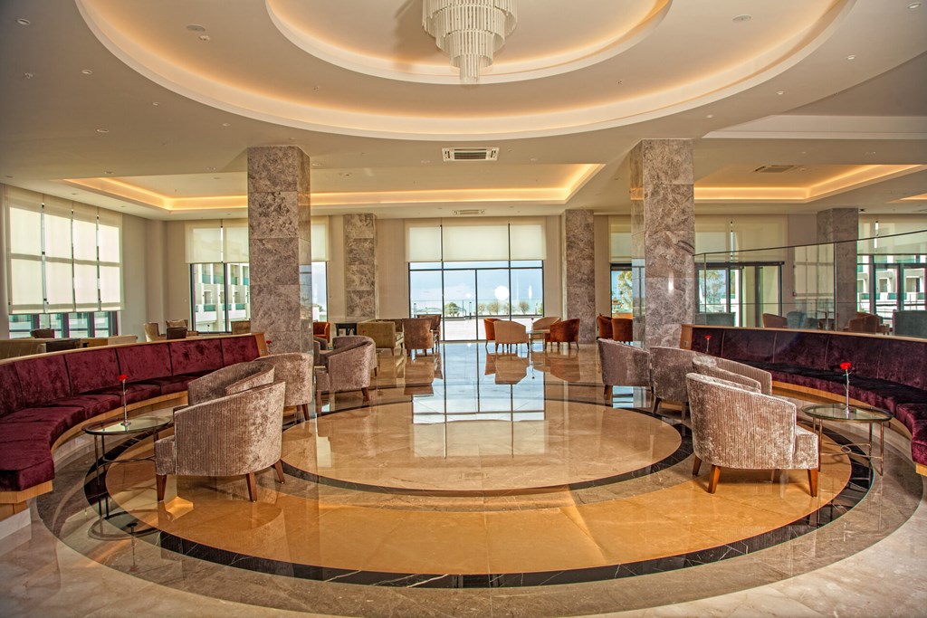 Korumar Ephesus Beach &Spa Resort: Lobby