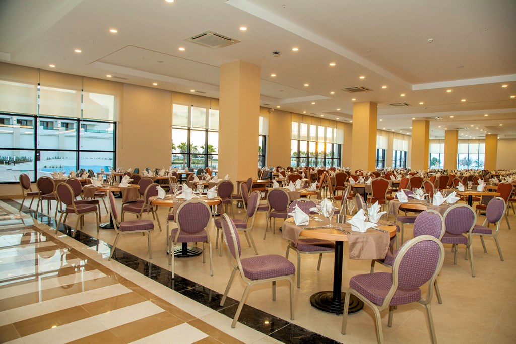 Korumar Ephesus Beach &Spa Resort: Restaurant