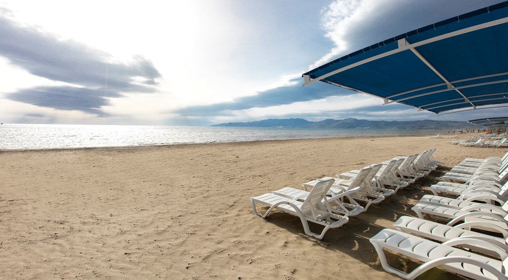Palm Wings Ephesus Resort Hotel: Beach