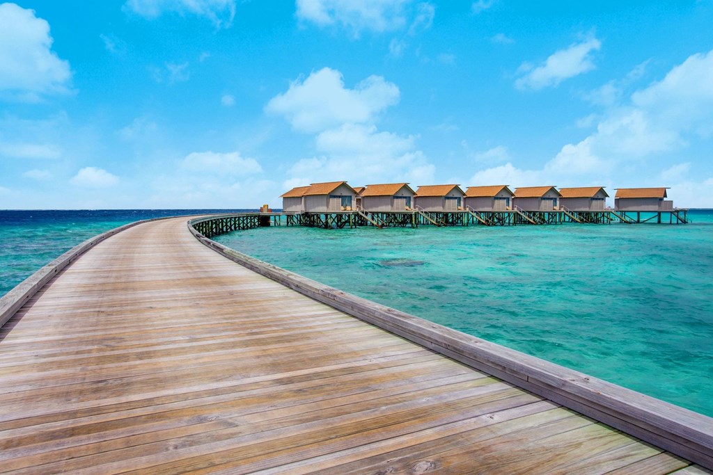 Centara Ras Fushi Resort & Spa: Hotel exterior