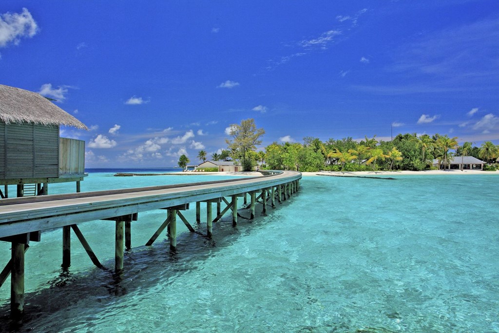 Centara Ras Fushi Resort & Spa: Hotel exterior