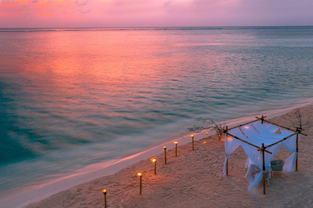 YOU and ME by Cocoon Maldives: Beach