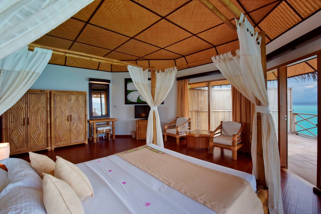 Angaga Island Resort and Spa: Room