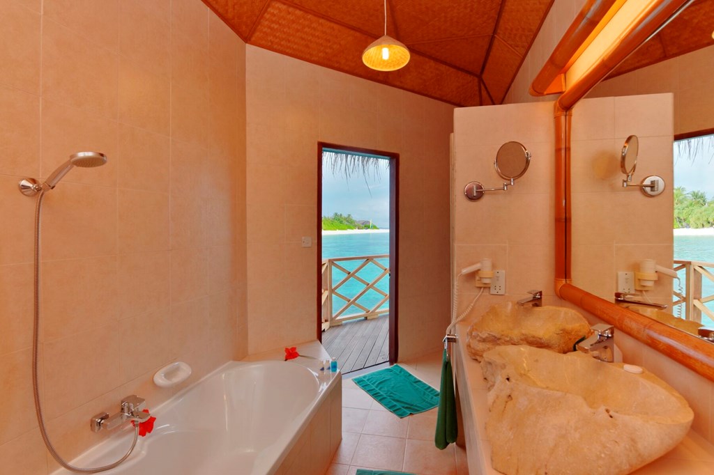 Angaga Island Resort and Spa: Room