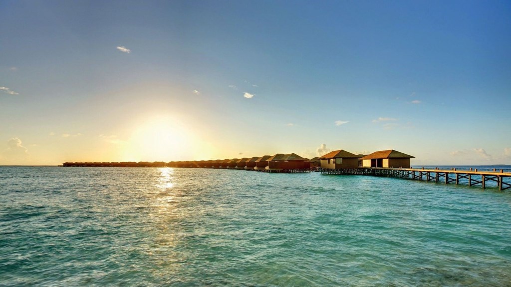 Hideaway Beach Resort & Spa Maldives: Hotel exterior