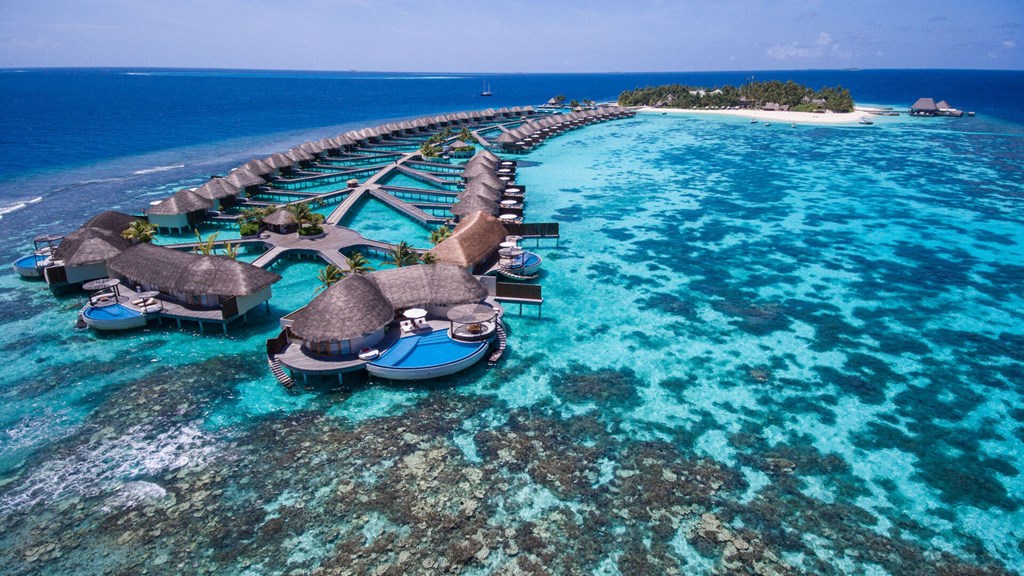W Maldives: Hotel exterior
