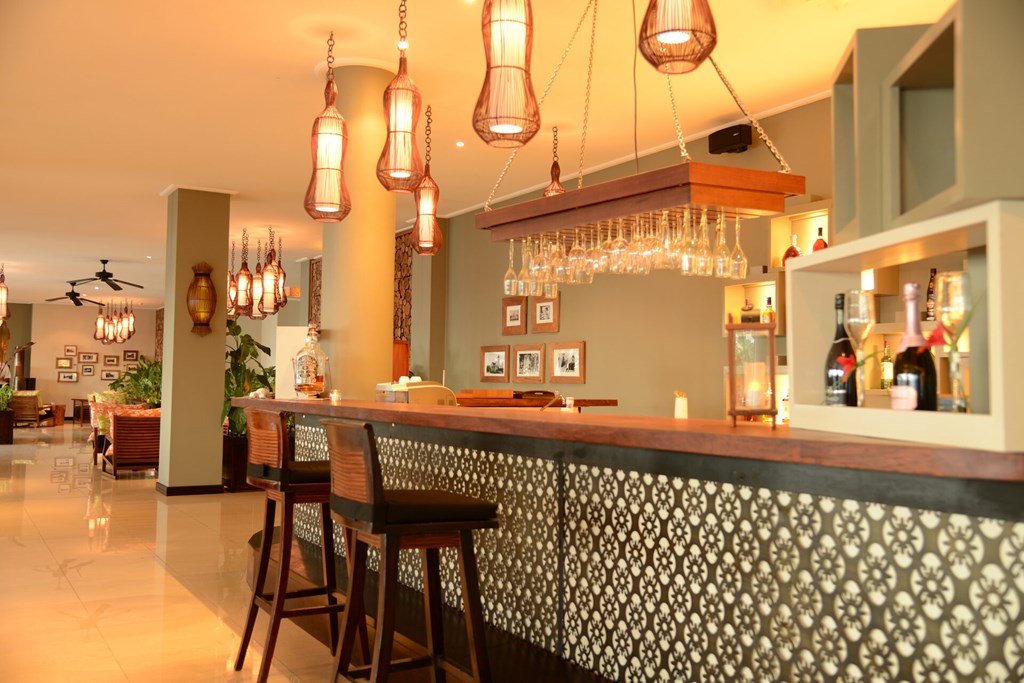 DoubleTree by Hilton Seychelles - Allamanda: Bar