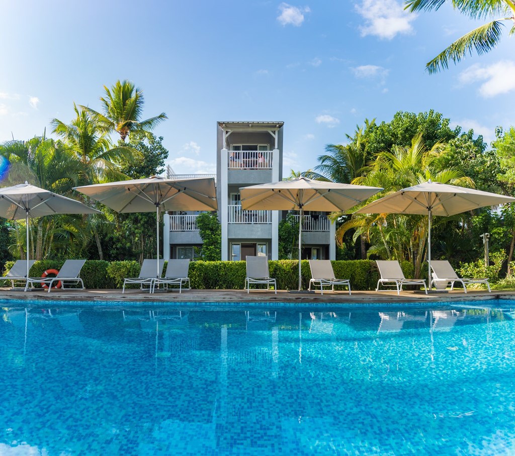 Mon Choisy Beach R: General view