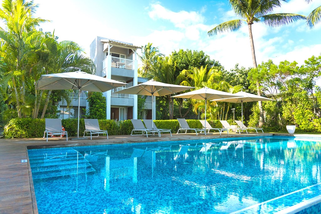 Mon Choisy Beach R: General view