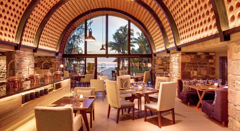 Outrigger Mauritius Beach Resort: Restaurant