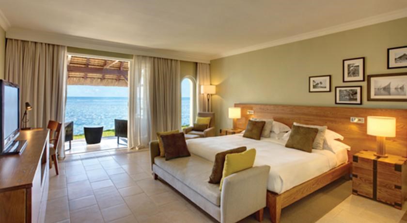 Outrigger Mauritius Beach Resort: Room TRIPLE BEACH FRONT