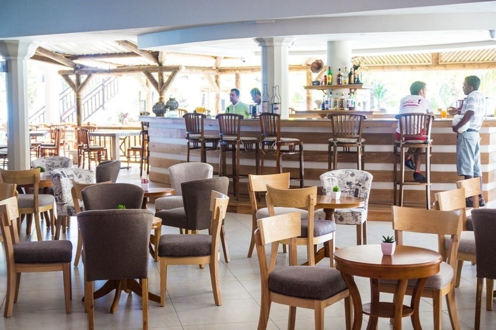 Le Peninsula Bay Beach Resort & Spa: Bar