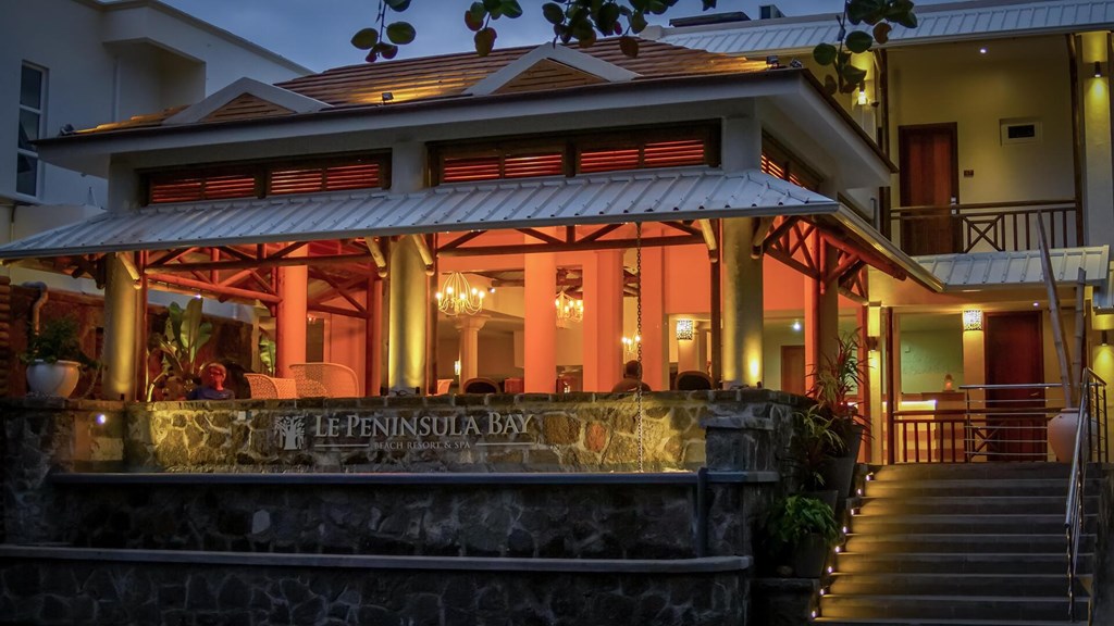 Le Peninsula Bay Beach Resort & Spa: Lobby